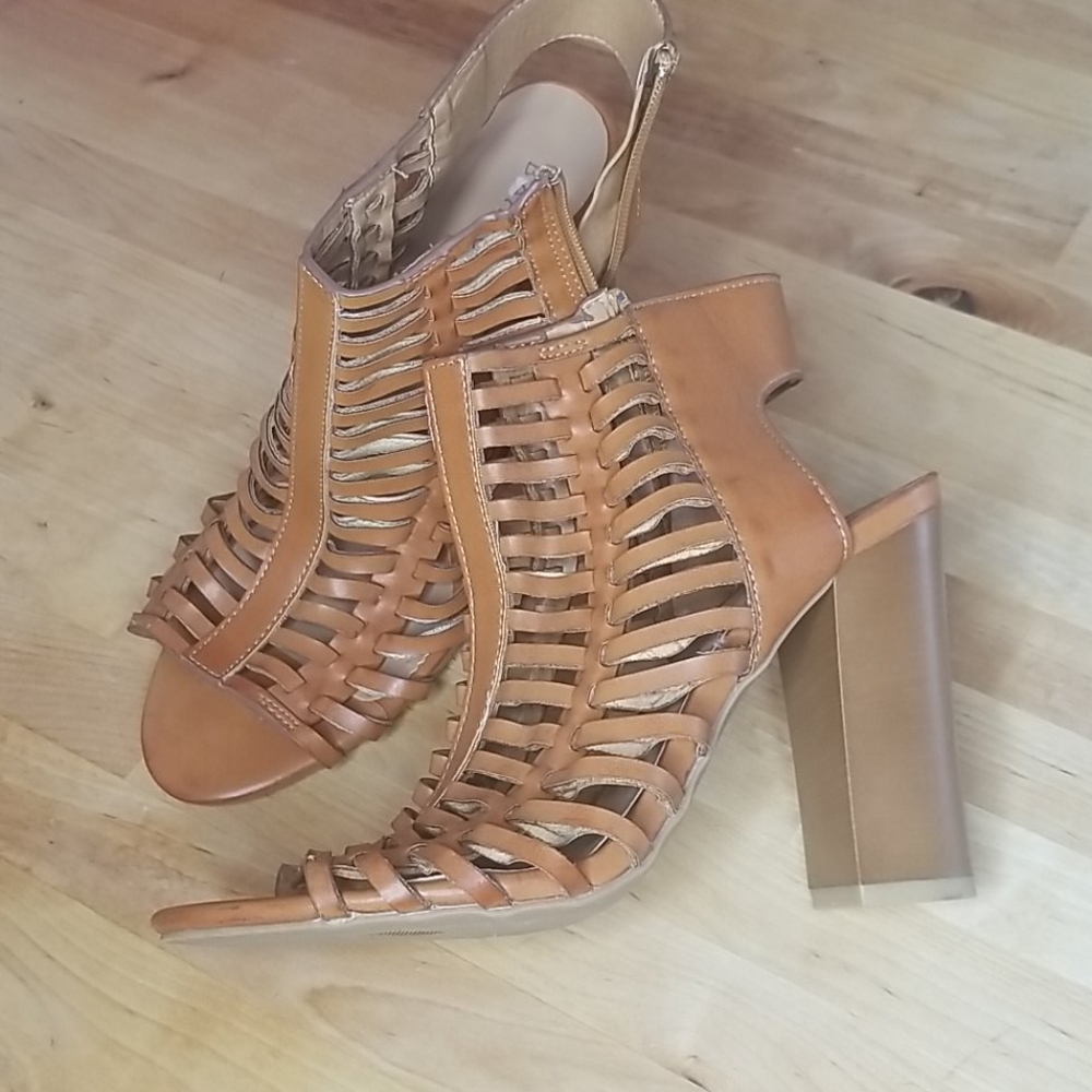 Bamboo tan sandal size 9